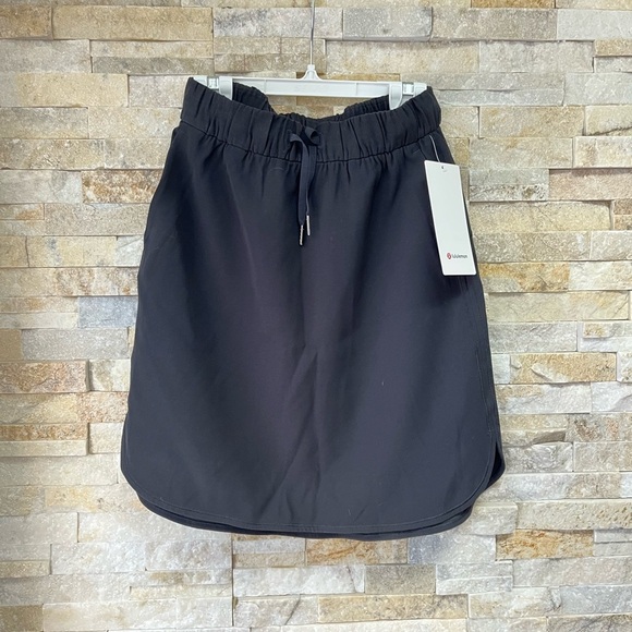 NWT Lululemon on the fly skirt, 6 - Picture 3 of 10